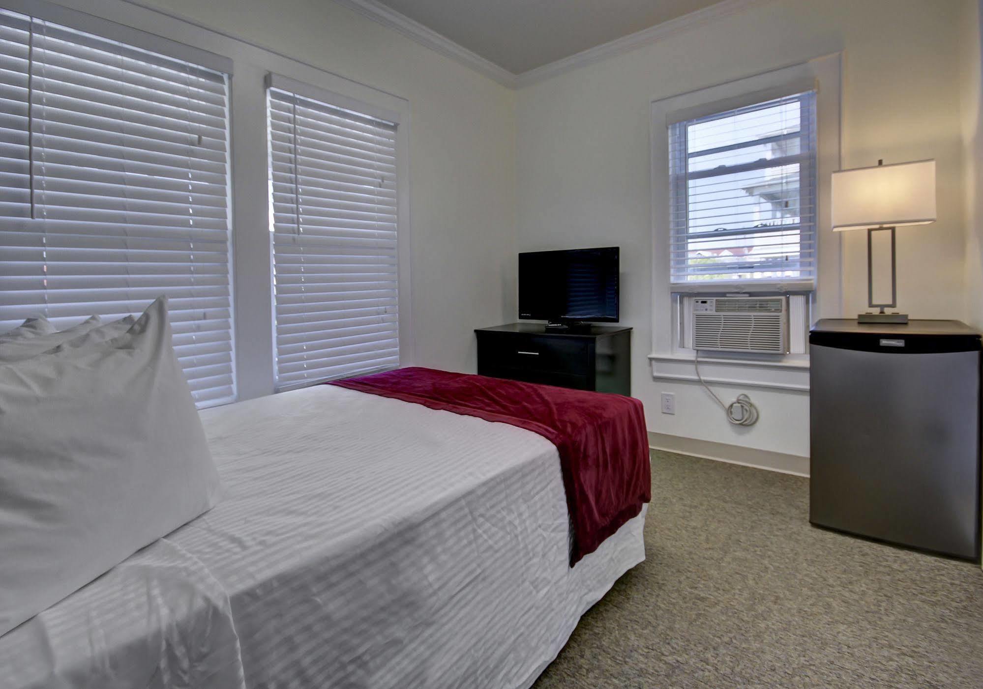 אושן סיטי The Wellington Hotel & Suites Oceanblock מראה חיצוני תמונה