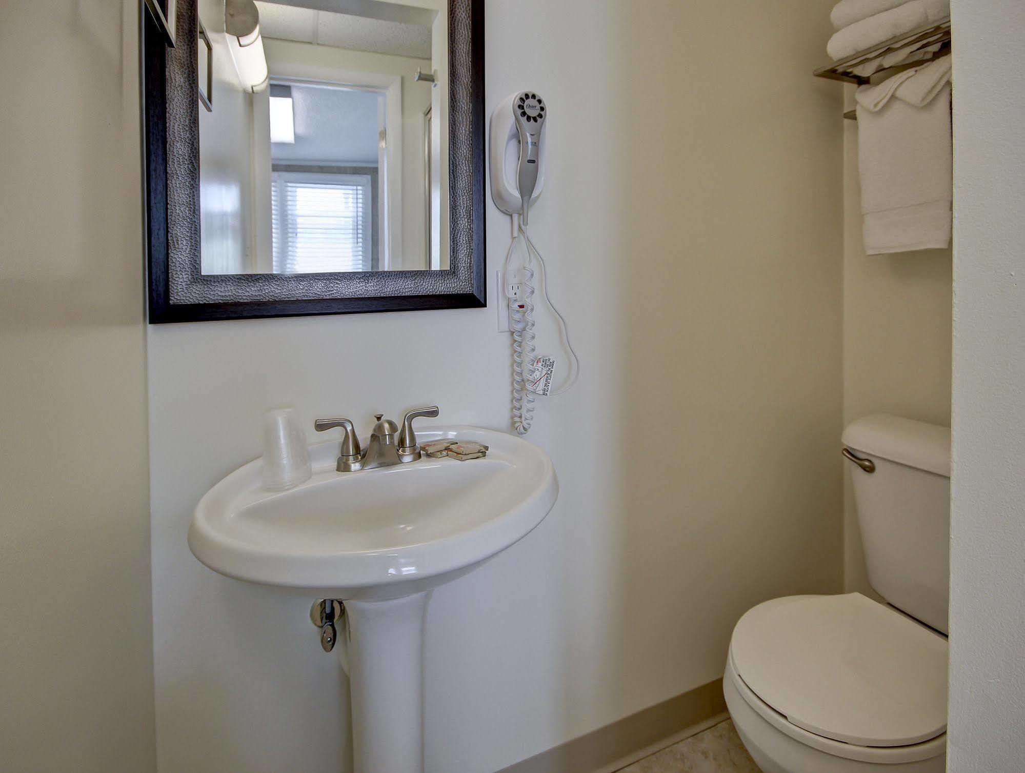 אושן סיטי The Wellington Hotel & Suites Oceanblock מראה חיצוני תמונה